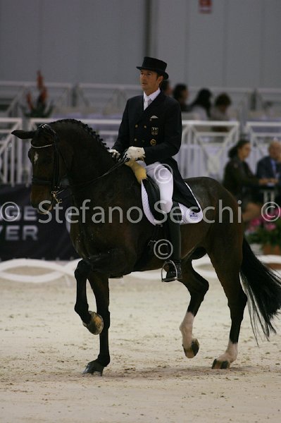 LAUGKS_MEGGLE\'S WELTTALL_MILANO_2011_SS2_2467.jpg